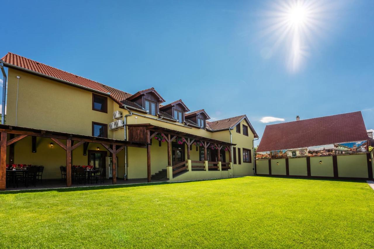 Hotel Princessophie Сігішоара Екстер'єр фото